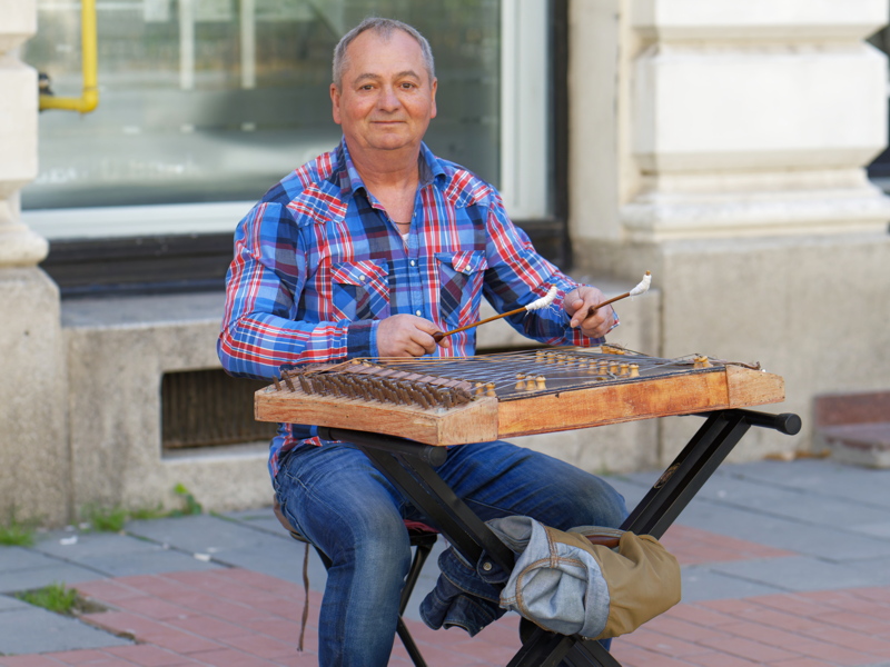 Man playing dulcimer